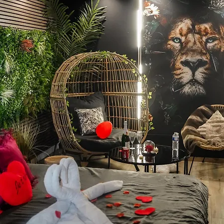 Jungle Villa *